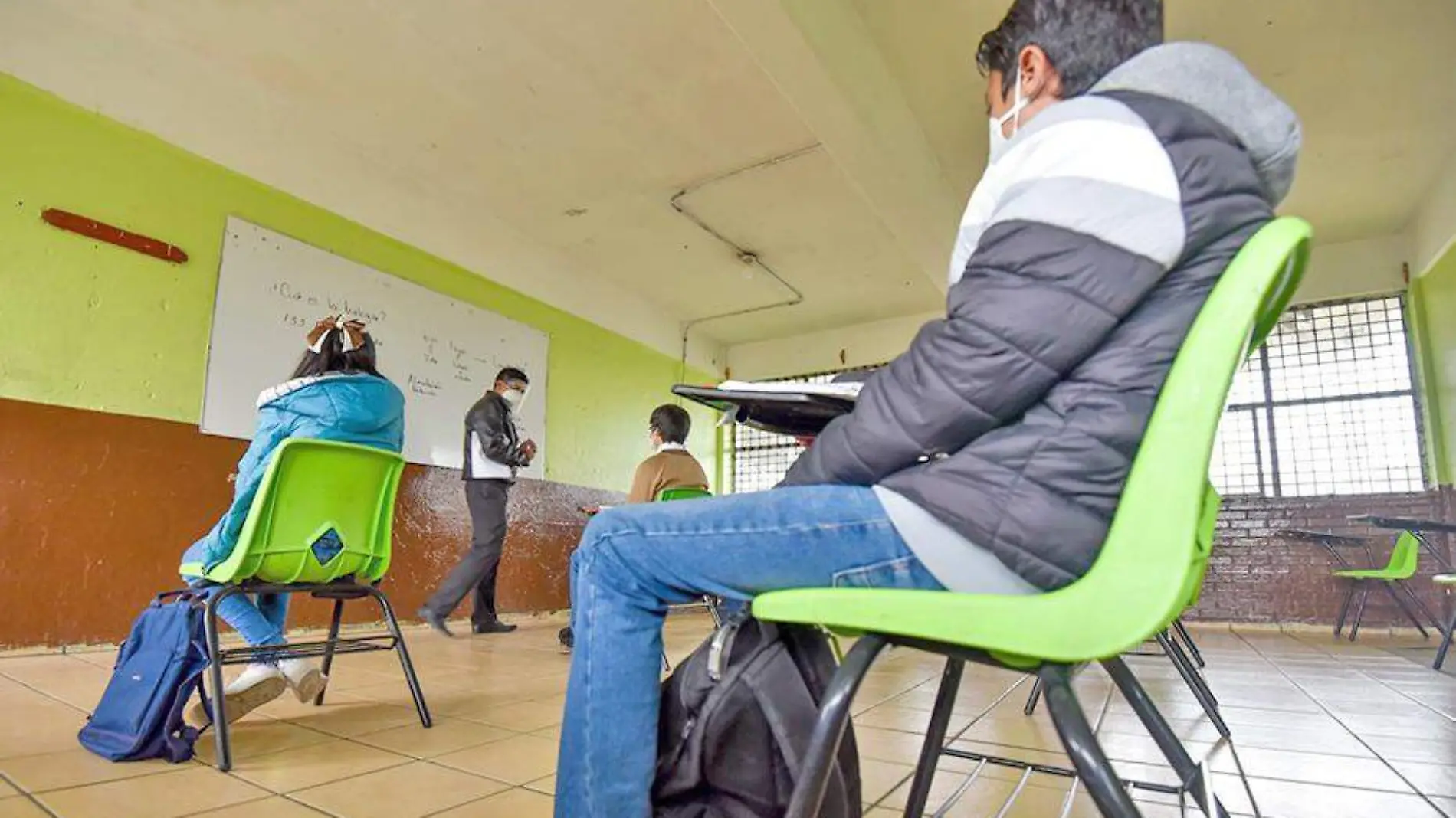 estudiantes en regreso a clases